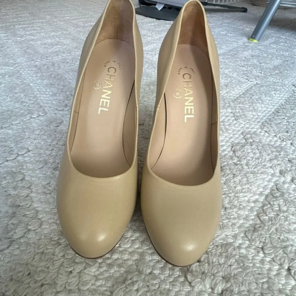 Chanel Beige Leather Heels size 37 new
